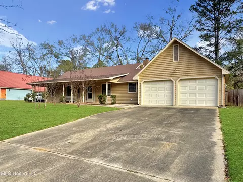 624 Cedar Springs Dr, Jackson, MS 39212