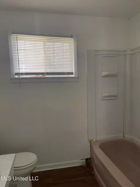 Bath - 1148 Marble St, Jackson, MS 39212 photo 1 of 2