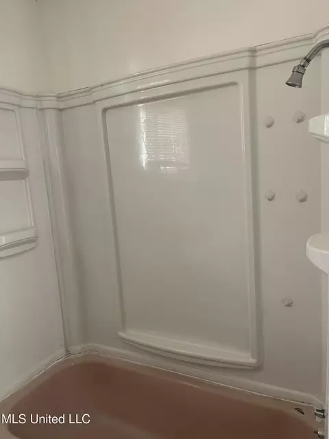 Bath - 1148 Marble St, Jackson, MS 39212 photo 2 of 2