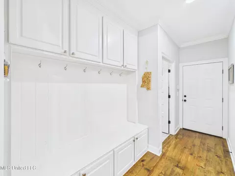 Entry Way - 409 Pilot Cir, Brandon, MS 39047 photo 6 of 6