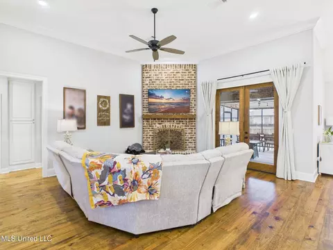 Living - 409 Pilot Cir, Brandon, MS 39047 photo 1 of 3