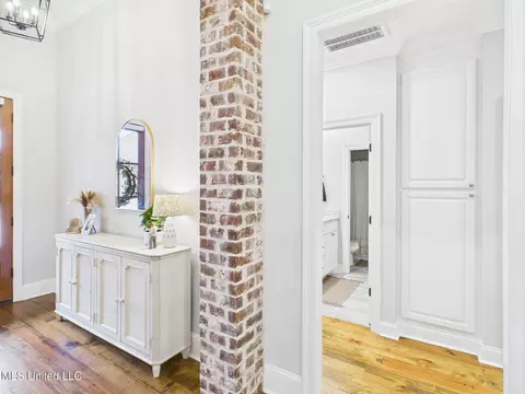 Entry Way - 409 Pilot Cir, Brandon, MS 39047 photo 4 of 6