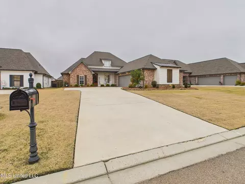 Exterior - 409 Pilot Cir, Brandon, MS 39047 photo 12 of 13