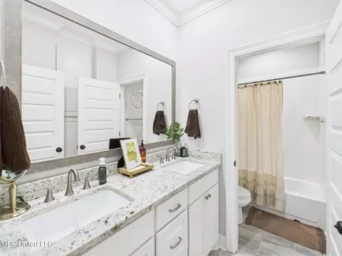 Bath - 409 Pilot Cir, Brandon, MS 39047 photo 3 of 5