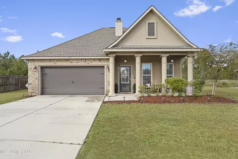 485 Palm Breeze Dr, Ocean Springs, MS 39564