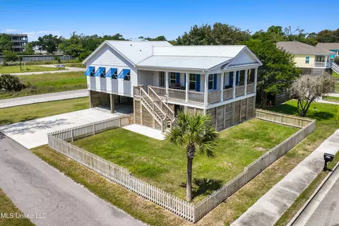 521 Woodward Ave, Gulfport, MS 39501
