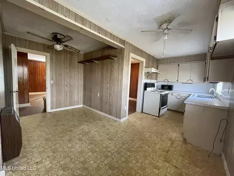 Kitchen - 1047 Pearl Valley Rd, Wesson, MS 39191 photo 1 of 1