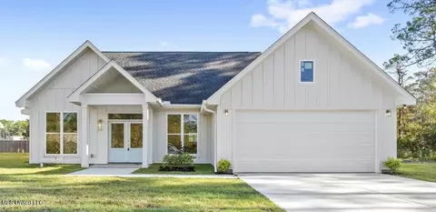 638 Fellgrass St, Waveland, MS 39576