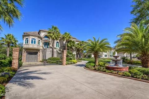 8230 Maunalani Pl, Diamondhead, MS 39525