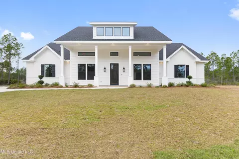 11039 Grace Dr, Gulfport, MS 39503