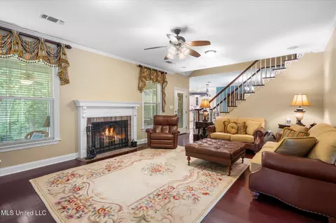 Living - 10 Lakeview Dr, Purvis, MS 39475 photo 1 of 2