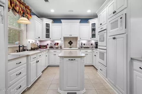 Kitchen - 10 Lakeview Dr, Purvis, MS 39475 photo 1 of 5