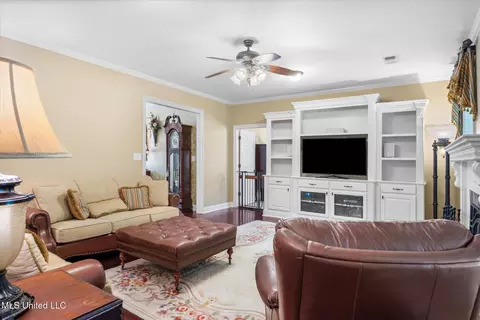 Living - 10 Lakeview Dr, Purvis, MS 39475 photo 2 of 2