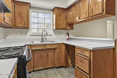 4670 Londonderry Dr, Jackson, MS 39206 photo 9
