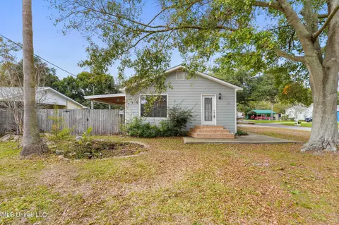 1705 14th St, Pascagoula, MS 39567