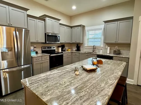 Kitchen - 521 Abey Ln, Hernando, MS 38632 photo 2 of 2