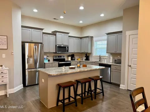 Kitchen - 521 Abey Ln, Hernando, MS 38632 photo 1 of 2
