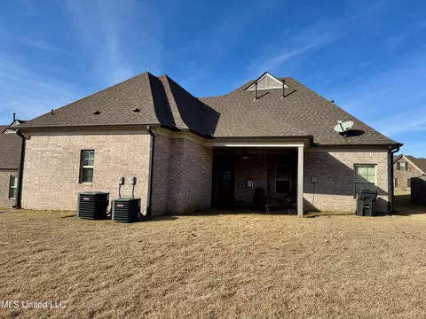 Exterior - 521 Abey Ln, Hernando, MS 38632 photo 4 of 7