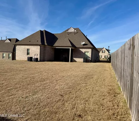 Exterior - 521 Abey Ln, Hernando, MS 38632 photo 3 of 7