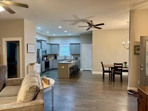 Entry Way - 521 Abey Ln, Hernando, MS 38632 photo 2 of 6