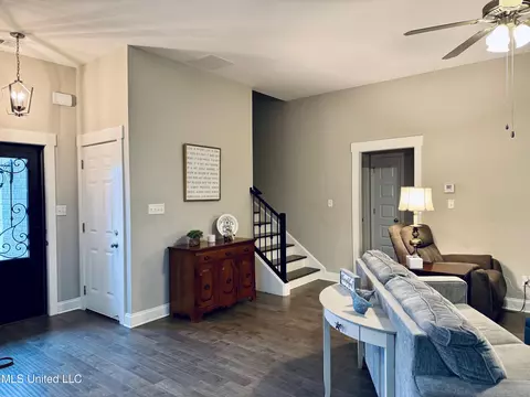 Entry Way - 521 Abey Ln, Hernando, MS 38632 photo 1 of 6