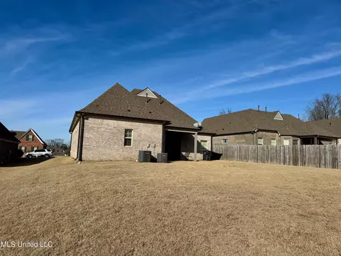 Exterior - 521 Abey Ln, Hernando, MS 38632 photo 2 of 7