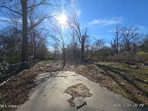 109 E Gertrude St, Drew, MS 38737