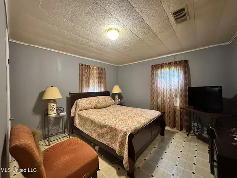 Bedroom - 7 Junkin St, Natchez, MS 39120 photo 2 of 3