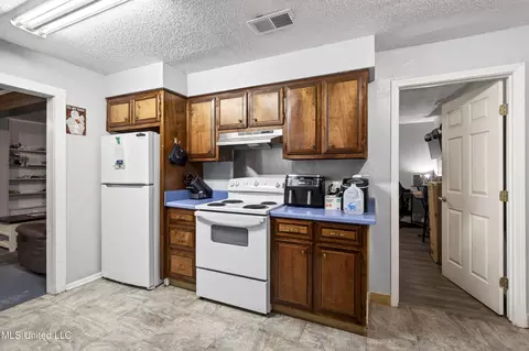 Kitchen - 7621 Elder Ferry Rd, Moss Point, MS 39563 photo 2 of 2