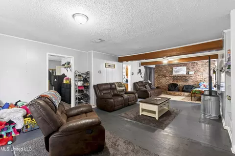 Living - 7621 Elder Ferry Rd, Moss Point, MS 39563 photo 1 of 2