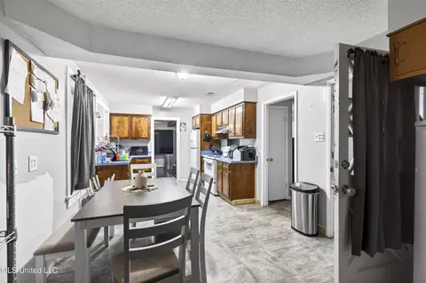 Entry Way - 7621 Elder Ferry Rd, Moss Point, MS 39563 photo 1 of 1