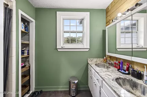 Bath - 7621 Elder Ferry Rd, Moss Point, MS 39563 photo 1 of 2