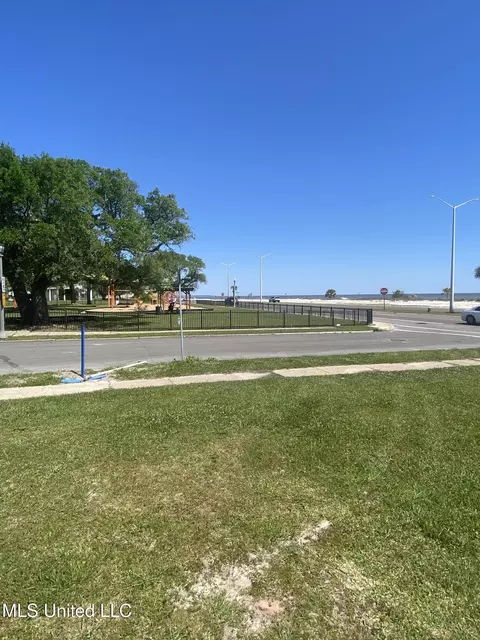 1602 Beach Blvd, Biloxi, MS 39531 photo 3