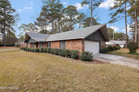 5276 Saratoga Dr, Jackson, MS 39211 photo 3