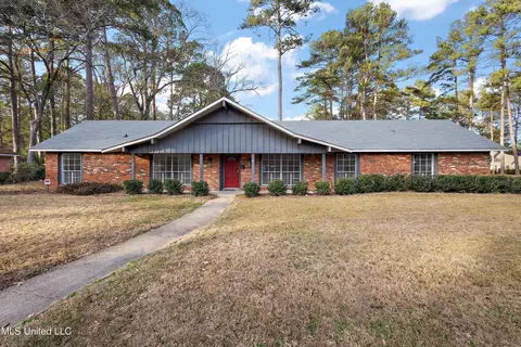 5276 Saratoga Dr, Jackson, MS 39211