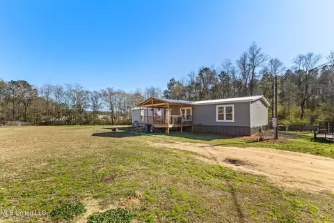 36 Powers Dr, Laurel, MS 39443 photo 2
