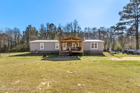 36 Powers Dr, Laurel, MS 39443