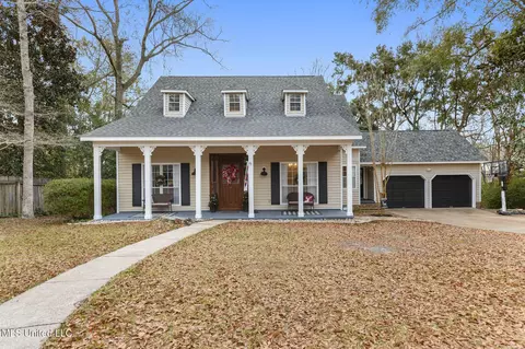 1703 Birnam Wood St, Ocean Springs, MS 39564