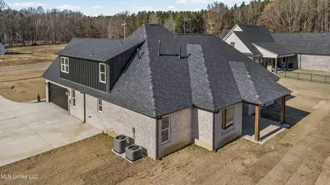 Exterior - 5064 Sophia Ln, Hernando, MS 38632 photo 5 of 5
