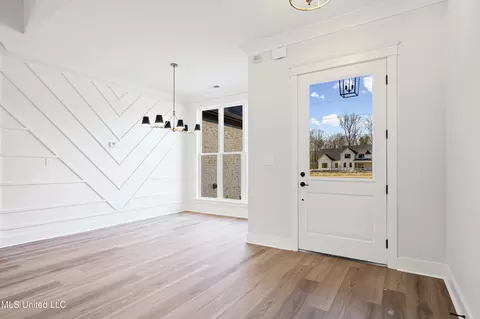 Entry Way - 5064 Sophia Ln, Hernando, MS 38632 photo 1 of 2