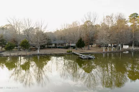 126 Lakeshore Ct, Pelahatchie, MS 39145