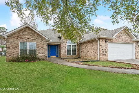 211 Hilltop Dr, Carriere, MS 39426