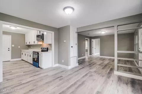 Living - 5137 Bay Ave, Moss Point, MS 39563 photo 1 of 6