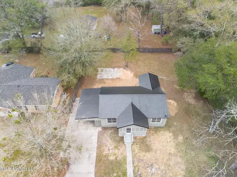 5137 Bay Ave, Moss Point, MS 39563