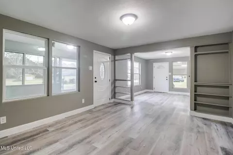 Living - 5137 Bay Ave, Moss Point, MS 39563 photo 5 of 6