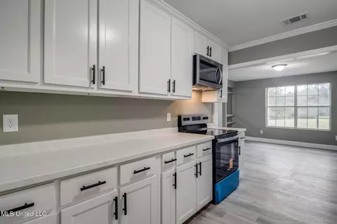 Kitchen - 5137 Bay Ave, Moss Point, MS 39563 photo 2 of 2