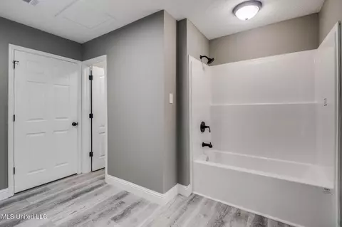 Entry Way - 5137 Bay Ave, Moss Point, MS 39563 photo 3 of 5