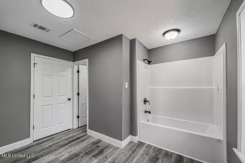 Entry Way - 5137 Bay Ave, Moss Point, MS 39563 photo 5 of 5