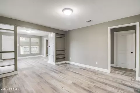 Living - 5137 Bay Ave, Moss Point, MS 39563 photo 6 of 6