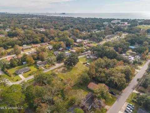 211 Gates Ave, Long Beach, MS 39560 photo 5